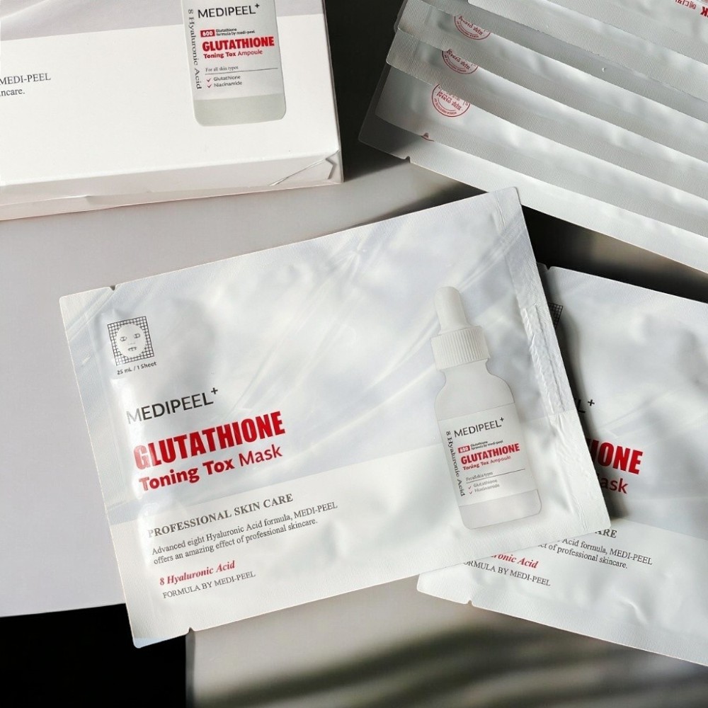 明星热衷彩绘美甲，缤纷风格无限尝试